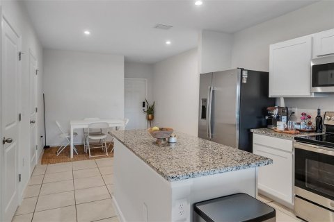 Townhouse in Davenport, Florida 3 bedrooms, 131.27 sq.m. № 2308370 - photo 6