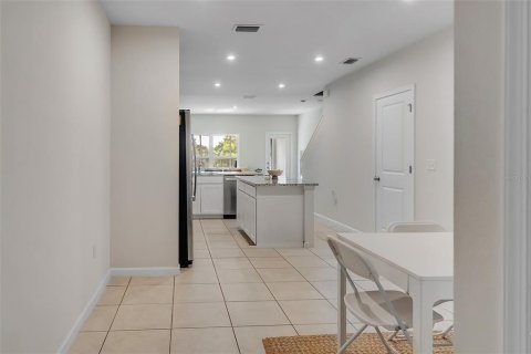 Townhouse in Davenport, Florida 3 bedrooms, 131.27 sq.m. № 2308370 - photo 9