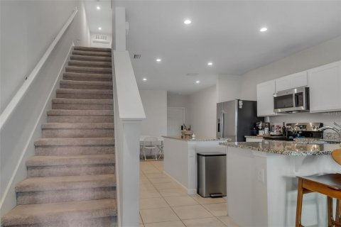 Townhouse in Davenport, Florida 3 bedrooms, 131.27 sq.m. № 2308370 - photo 15