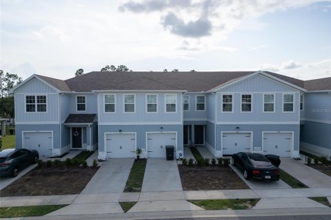 Townhouse in Davenport, Florida 3 bedrooms, 131.27 sq.m. № 2308370 - photo 2