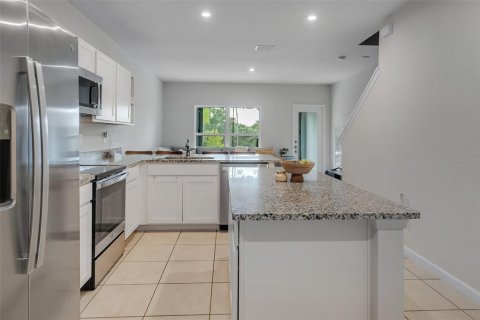 Townhouse in Davenport, Florida 3 bedrooms, 131.27 sq.m. № 2308370 - photo 4