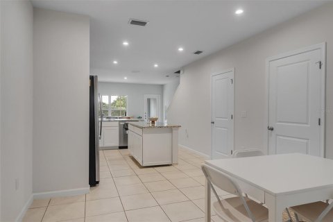 Townhouse in Davenport, Florida 3 bedrooms, 131.27 sq.m. № 2308370 - photo 8