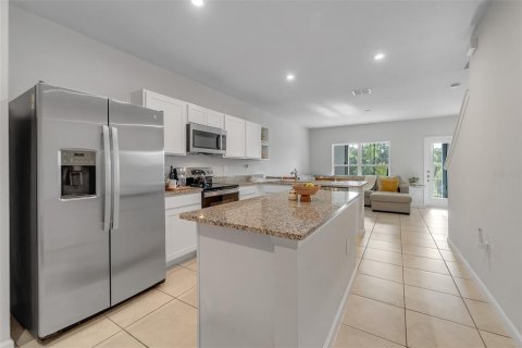 Townhouse in Davenport, Florida 3 bedrooms, 131.27 sq.m. № 2308370 - photo 5