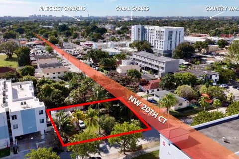 Propiedad comercial en venta en Miami, Florida № 1985604 - foto 1