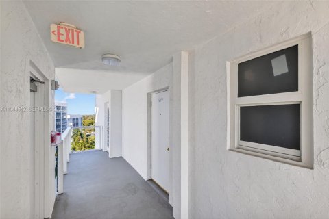 Copropriété à vendre à Pompano Beach, Floride: 1 chambre, 65.96 m2 № 2007627 - photo 19