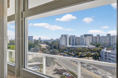 Copropriété à vendre à Pompano Beach, Floride: 1 chambre, 65.96 m2 № 2007627 - photo 15