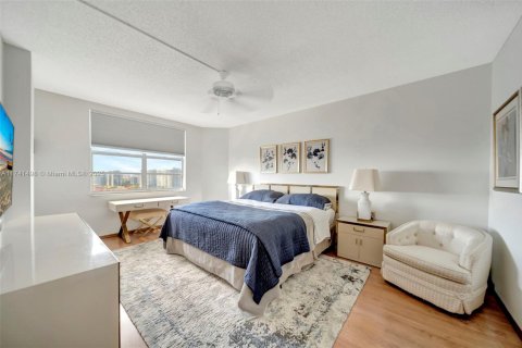 Copropriété à vendre à Hallandale Beach, Floride: 2 chambres, 115.2 m2 № 1962788 - photo 12