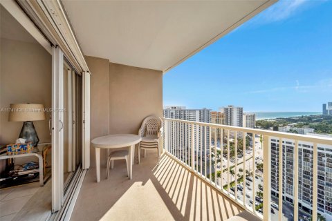 Copropriété à vendre à Hallandale Beach, Floride: 2 chambres, 115.2 m2 № 1962788 - photo 16