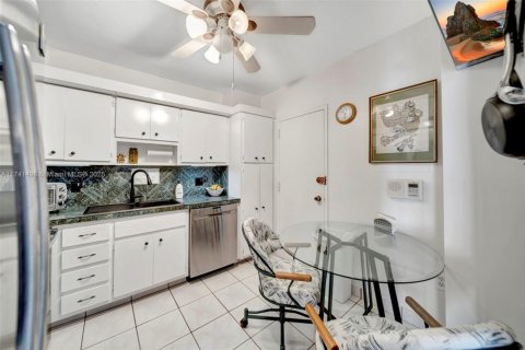 Copropriété à vendre à Hallandale Beach, Floride: 2 chambres, 115.2 m2 № 1962788 - photo 6