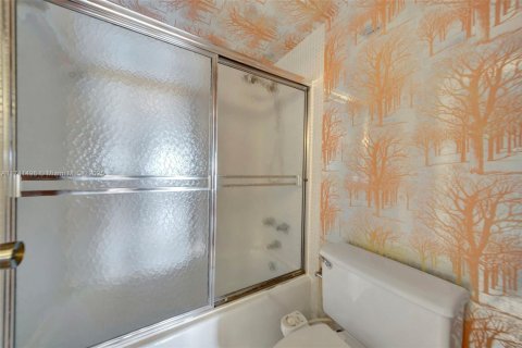 Copropriété à vendre à Hallandale Beach, Floride: 2 chambres, 115.2 m2 № 1962788 - photo 15