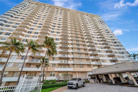 Copropriété à vendre à Hallandale Beach, Floride: 2 chambres, 115.2 m2 № 1962788 - photo 26