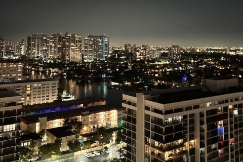 Copropriété à vendre à Hallandale Beach, Floride: 2 chambres, 115.2 m2 № 1962788 - photo 24