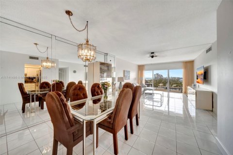 Copropriété à vendre à Hallandale Beach, Floride: 2 chambres, 115.2 m2 № 1962788 - photo 4