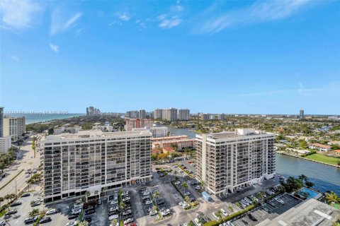 Copropriété à vendre à Hallandale Beach, Floride: 2 chambres, 115.2 m2 № 1962788 - photo 19