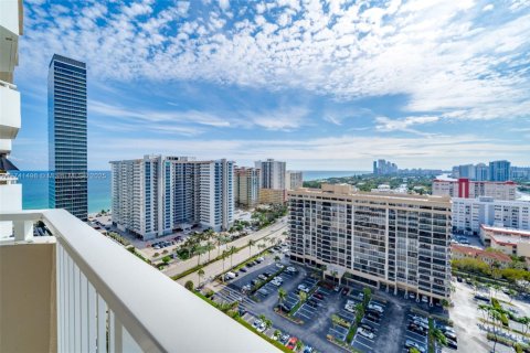 Copropriété à vendre à Hallandale Beach, Floride: 2 chambres, 115.2 m2 № 1962788 - photo 21