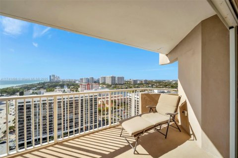 Copropriété à vendre à Hallandale Beach, Floride: 2 chambres, 115.2 m2 № 1962788 - photo 18