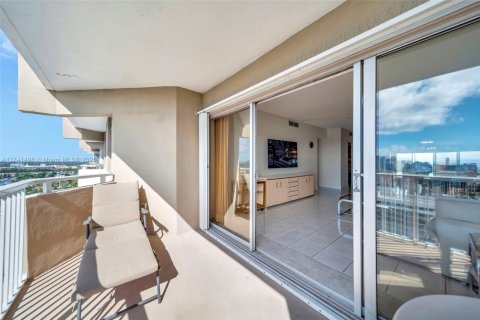 Copropriété à vendre à Hallandale Beach, Floride: 2 chambres, 115.2 m2 № 1962788 - photo 17