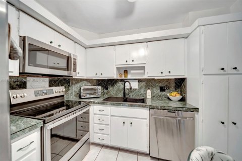 Copropriété à vendre à Hallandale Beach, Floride: 2 chambres, 115.2 m2 № 1962788 - photo 7