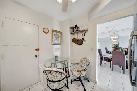 Copropriété à vendre à Hallandale Beach, Floride: 2 chambres, 115.2 m2 № 1962788 - photo 5