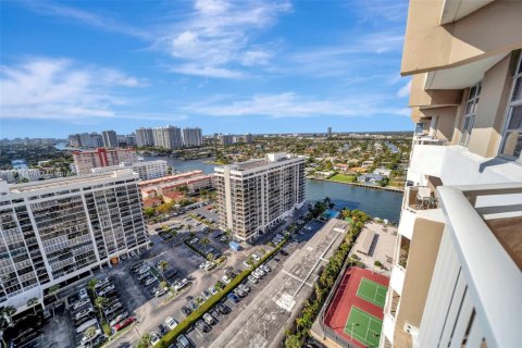 Copropriété à vendre à Hallandale Beach, Floride: 2 chambres, 115.2 m2 № 1962788 - photo 20