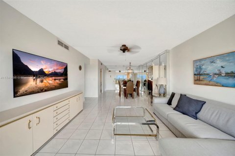 Copropriété à vendre à Hallandale Beach, Floride: 2 chambres, 115.2 m2 № 1962788 - photo 3