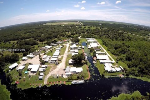 Commercial property in Okeechobee, Florida № 1850323 - photo 1