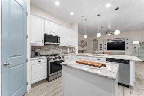 House in Kissimmee, Florida 4 bedrooms, 229.47 sq.m. № 2140863 - photo 8