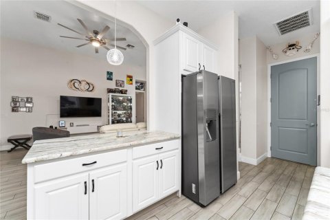 House in Kissimmee, Florida 4 bedrooms, 229.47 sq.m. № 2140863 - photo 9