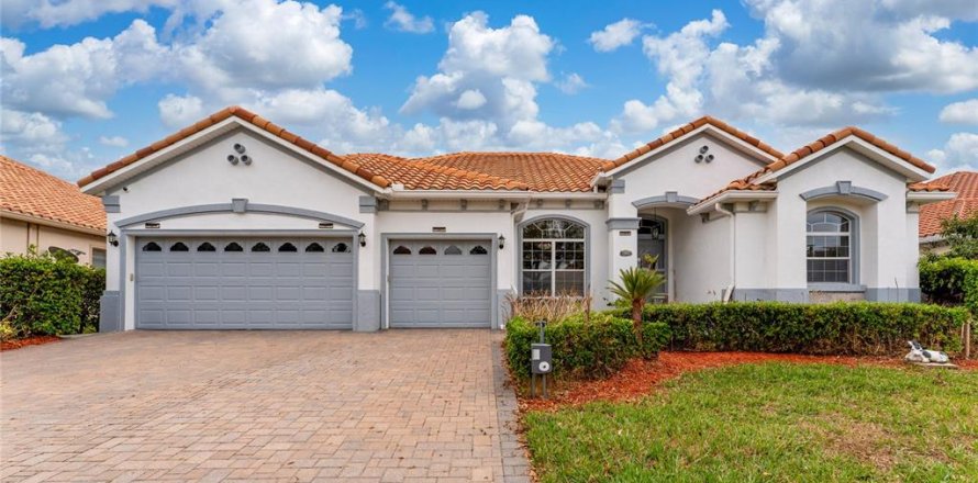 House in Kissimmee, Florida 4 bedrooms, 229.47 sq.m. № 2140863