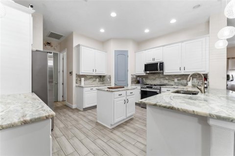 House in Kissimmee, Florida 4 bedrooms, 229.47 sq.m. № 2140863 - photo 7