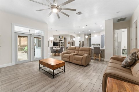House in Kissimmee, Florida 4 bedrooms, 229.47 sq.m. № 2140863 - photo 16