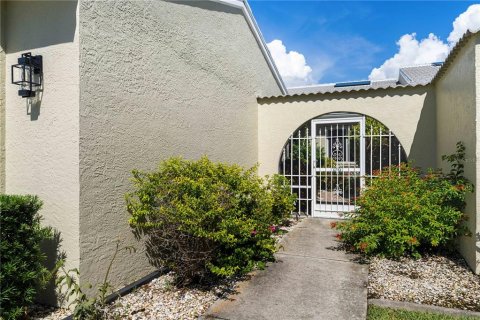 House in Punta Gorda, Florida 3 bedrooms, 186.18 sq.m. № 1909836 - photo 18