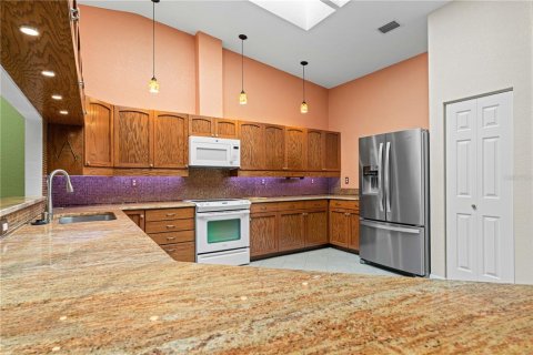 House in Punta Gorda, Florida 3 bedrooms, 186.18 sq.m. № 1909836 - photo 8