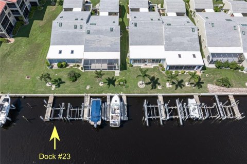 House in Punta Gorda, Florida 3 bedrooms, 186.18 sq.m. № 1909836 - photo 4