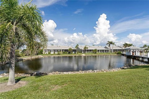 House in Punta Gorda, Florida 3 bedrooms, 186.18 sq.m. № 1909836 - photo 12