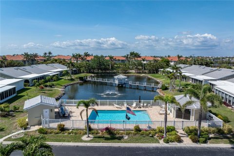 House in Punta Gorda, Florida 3 bedrooms, 186.18 sq.m. № 1909836 - photo 9