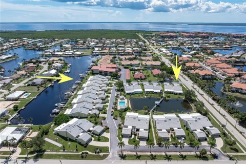 House in Punta Gorda, Florida 3 bedrooms, 186.18 sq.m. № 1909836 - photo 14