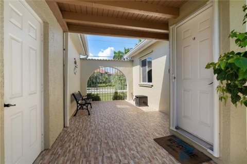 House in Punta Gorda, Florida 3 bedrooms, 186.18 sq.m. № 1909836 - photo 20