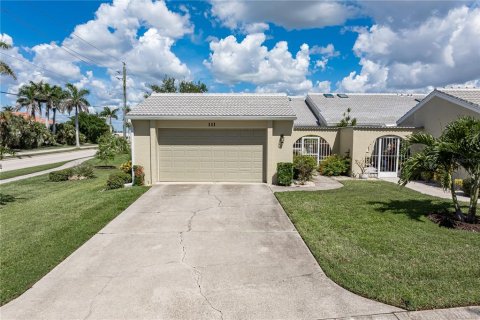House in Punta Gorda, Florida 3 bedrooms, 186.18 sq.m. № 1909836 - photo 1