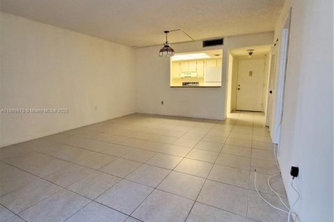 Снять в аренду кондоминиум в Лодерхилл, Флорида 1 спальня, 77.39м2, № 1979566 - фото 6