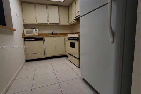 Снять в аренду кондоминиум в Лодерхилл, Флорида 1 спальня, 77.39м2, № 1979566 - фото 9