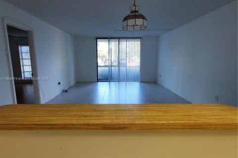 Снять в аренду кондоминиум в Лодерхилл, Флорида 1 спальня, 77.39м2, № 1979566 - фото 7