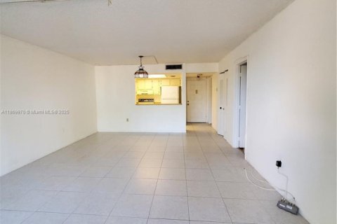 Снять в аренду кондоминиум в Лодерхилл, Флорида 1 спальня, 77.39м2, № 1979566 - фото 4