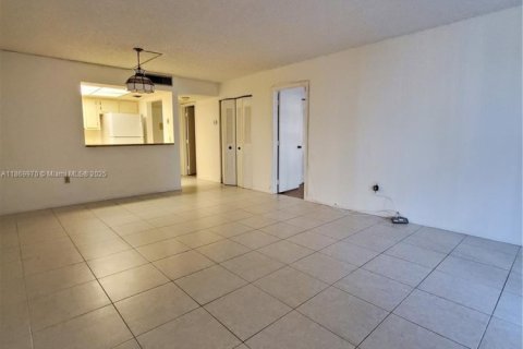 Снять в аренду кондоминиум в Лодерхилл, Флорида 1 спальня, 77.39м2, № 1979566 - фото 5