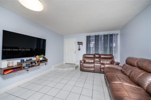 Купить кондоминиум в Хайалиа, Флорида 2 спальни, 95.88м2, № 1972135 - фото 5