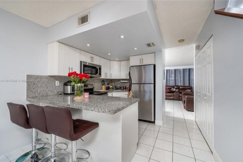 Купить кондоминиум в Хайалиа, Флорида 2 спальни, 95.88м2, № 1972135 - фото 10