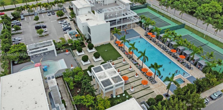 Кондоминиум с 3 спальнями в Дорал, Флорида в LANDMARK № 2045732