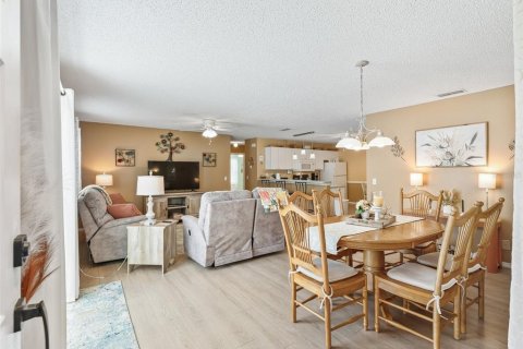 Casa en alquiler en The Villages, Florida, 2 dormitorios, 107.4 m2 № 1835409 - foto 5