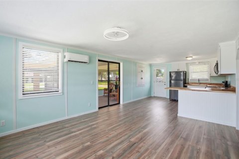Villa ou maison à vendre à Lake Panasoffkee, Floride: 2 chambres, 72.84 m2 № 2151106 - photo 6