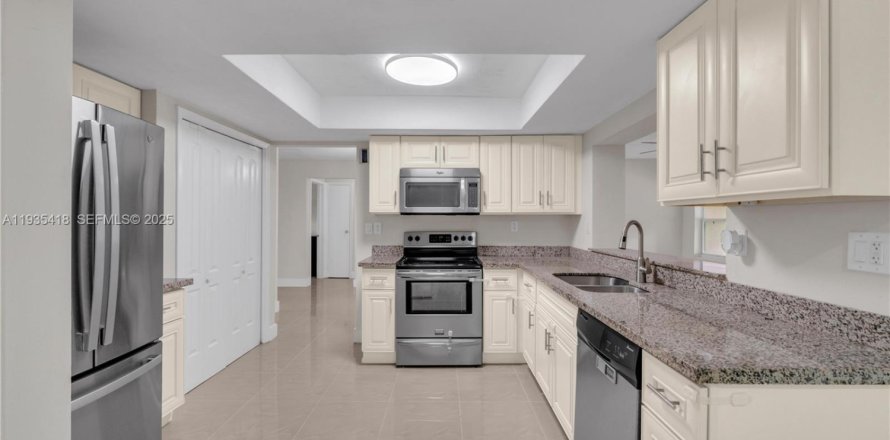 Casa en Sunrise, Florida 4 dormitorios, 142.79 m2 № 1993669